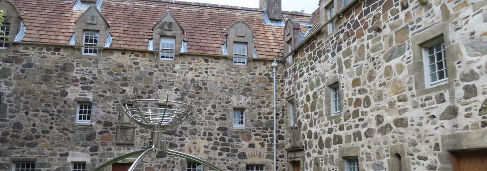 Courtyard van Duart Castle op het eiland Mull